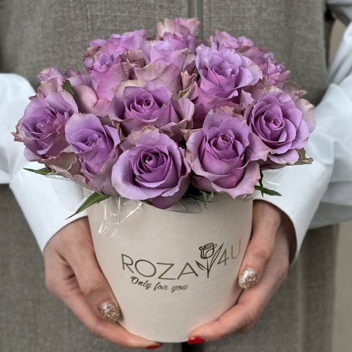 15 сиреневых роз Найтингейл в коробке